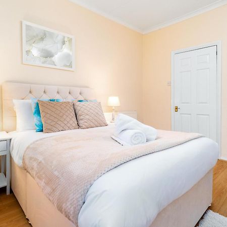 Luxury 3 Bedroom House - Harborne - Parking - Garden - Wifi & Netflix 122G Birmingham Bagian luar foto