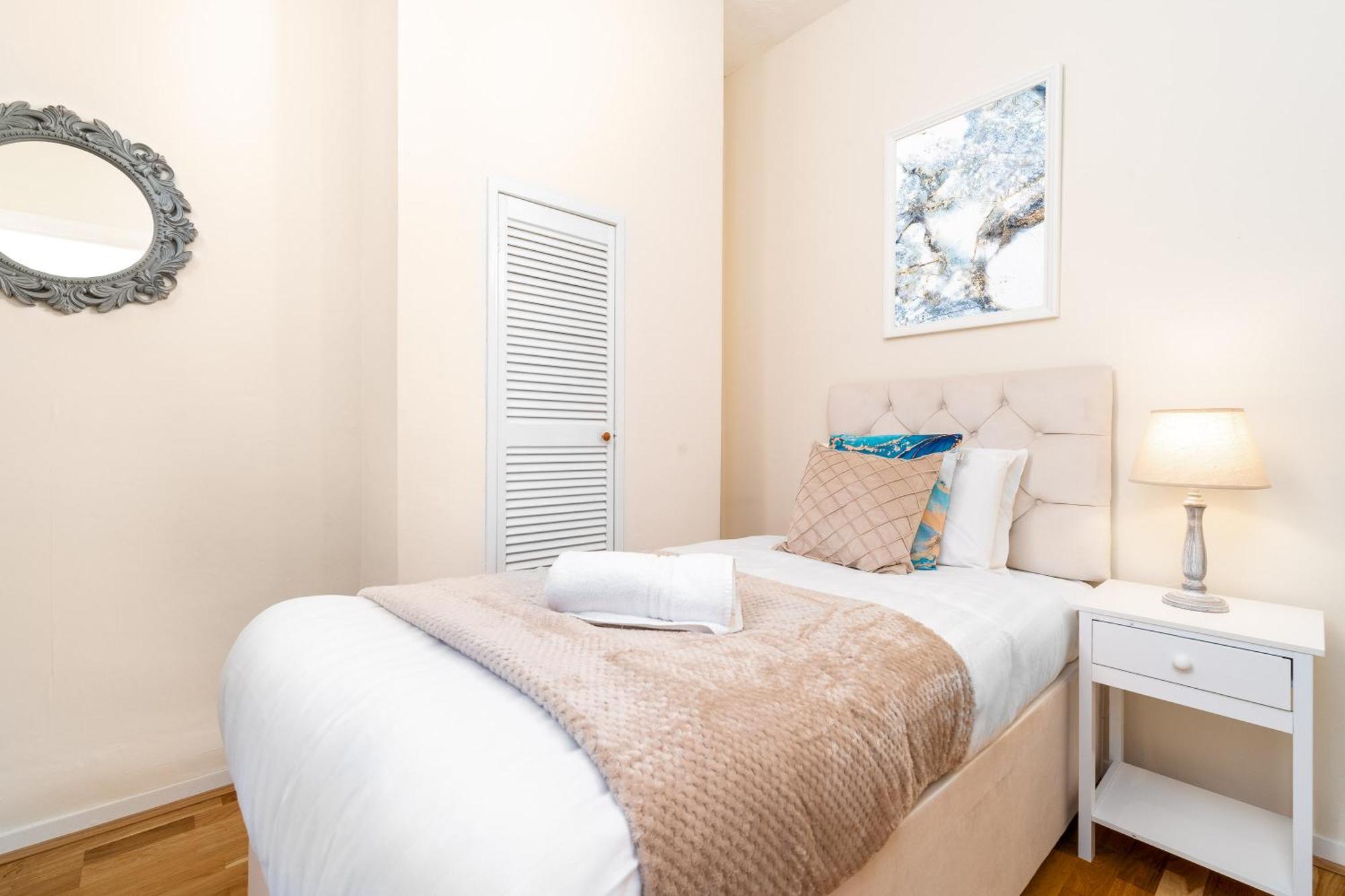 Luxury 3 Bedroom House - Harborne - Parking - Garden - Wifi & Netflix 122G Birmingham Bagian luar foto