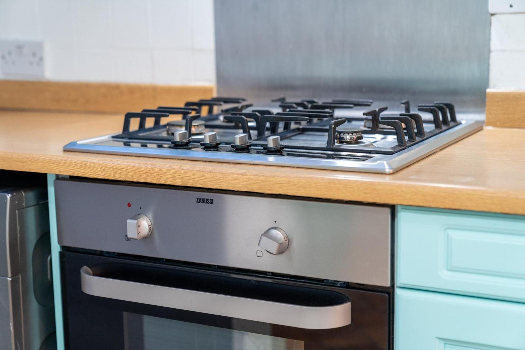 Luxury 3 Bedroom House - Harborne - Parking - Garden - Wifi & Netflix 122G Birmingham Bagian luar foto