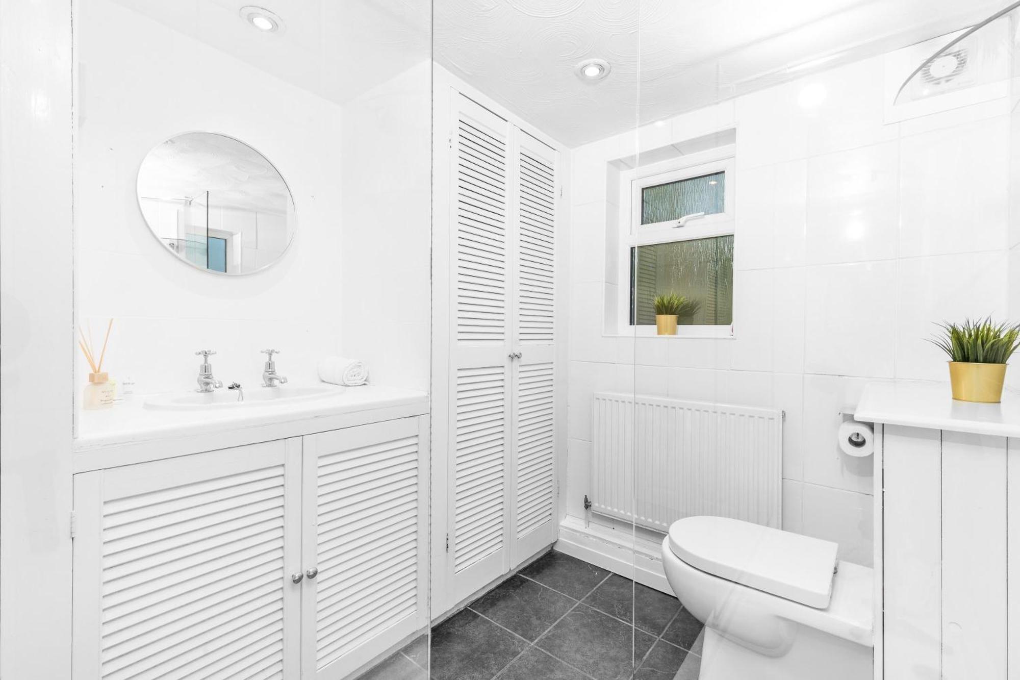 Luxury 3 Bedroom House - Harborne - Parking - Garden - Wifi & Netflix 122G Birmingham Bagian luar foto