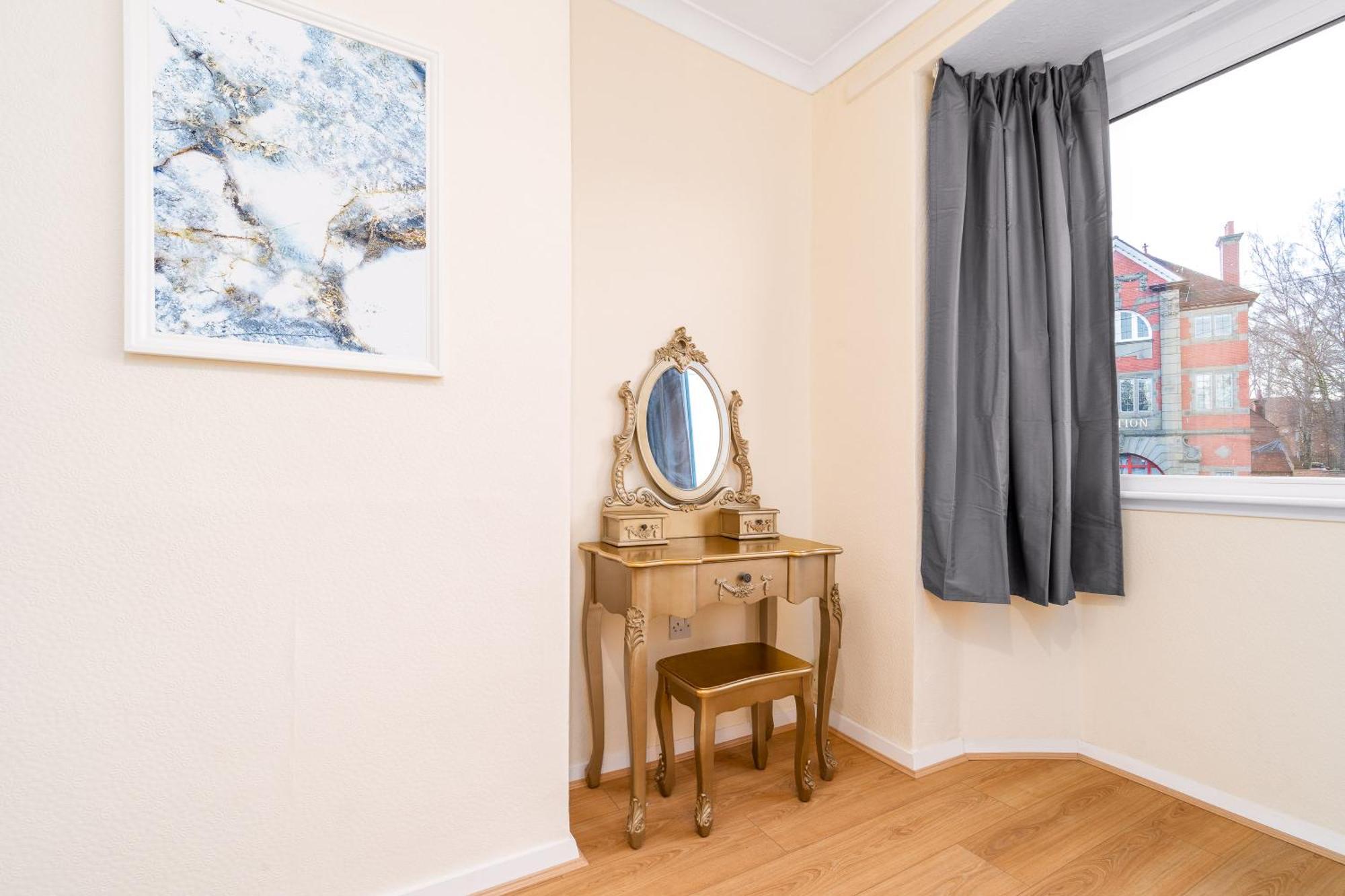 Luxury 3 Bedroom House - Harborne - Parking - Garden - Wifi & Netflix 122G Birmingham Bagian luar foto