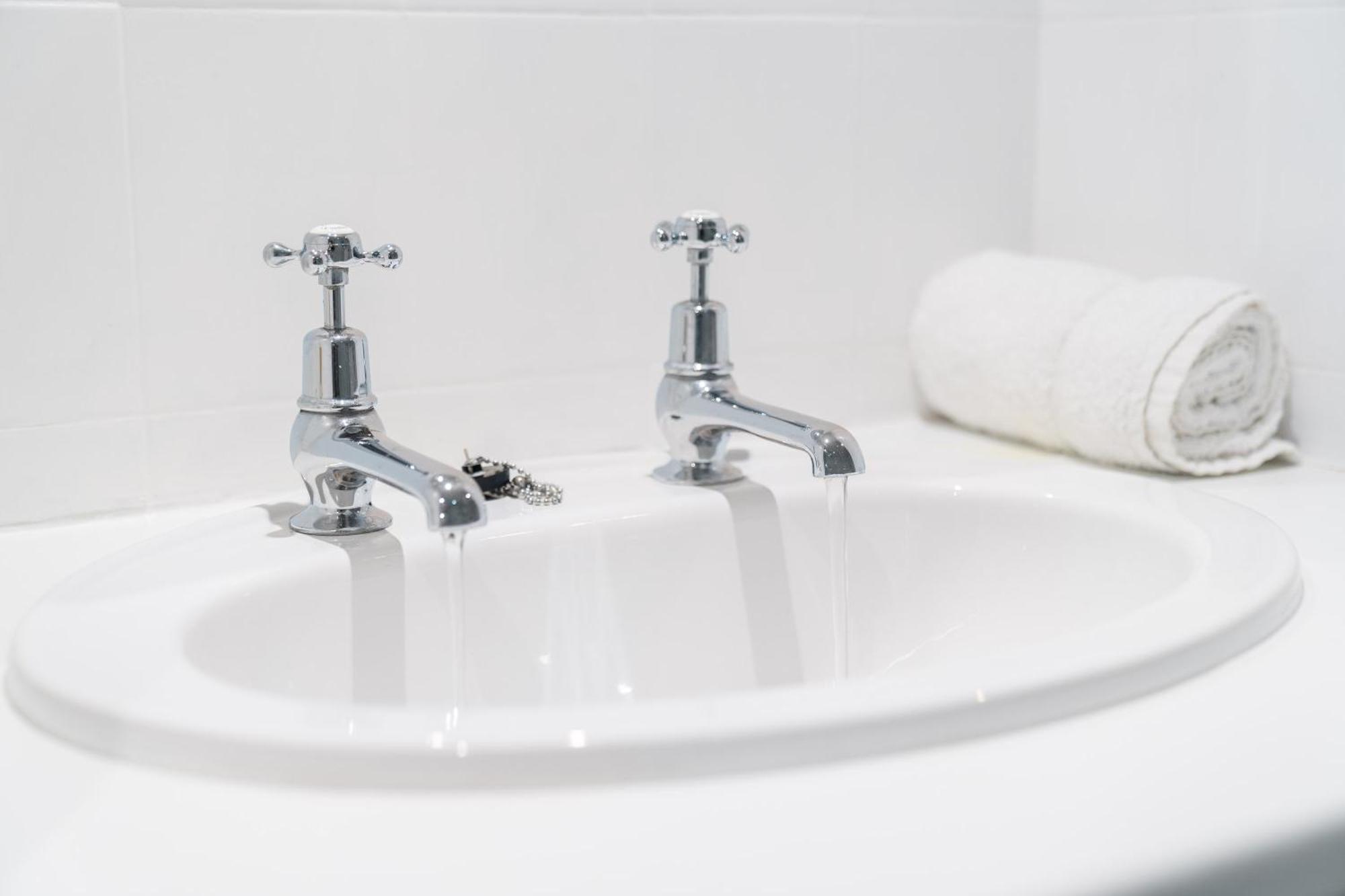 Luxury 3 Bedroom House - Harborne - Parking - Garden - Wifi & Netflix 122G Birmingham Bagian luar foto