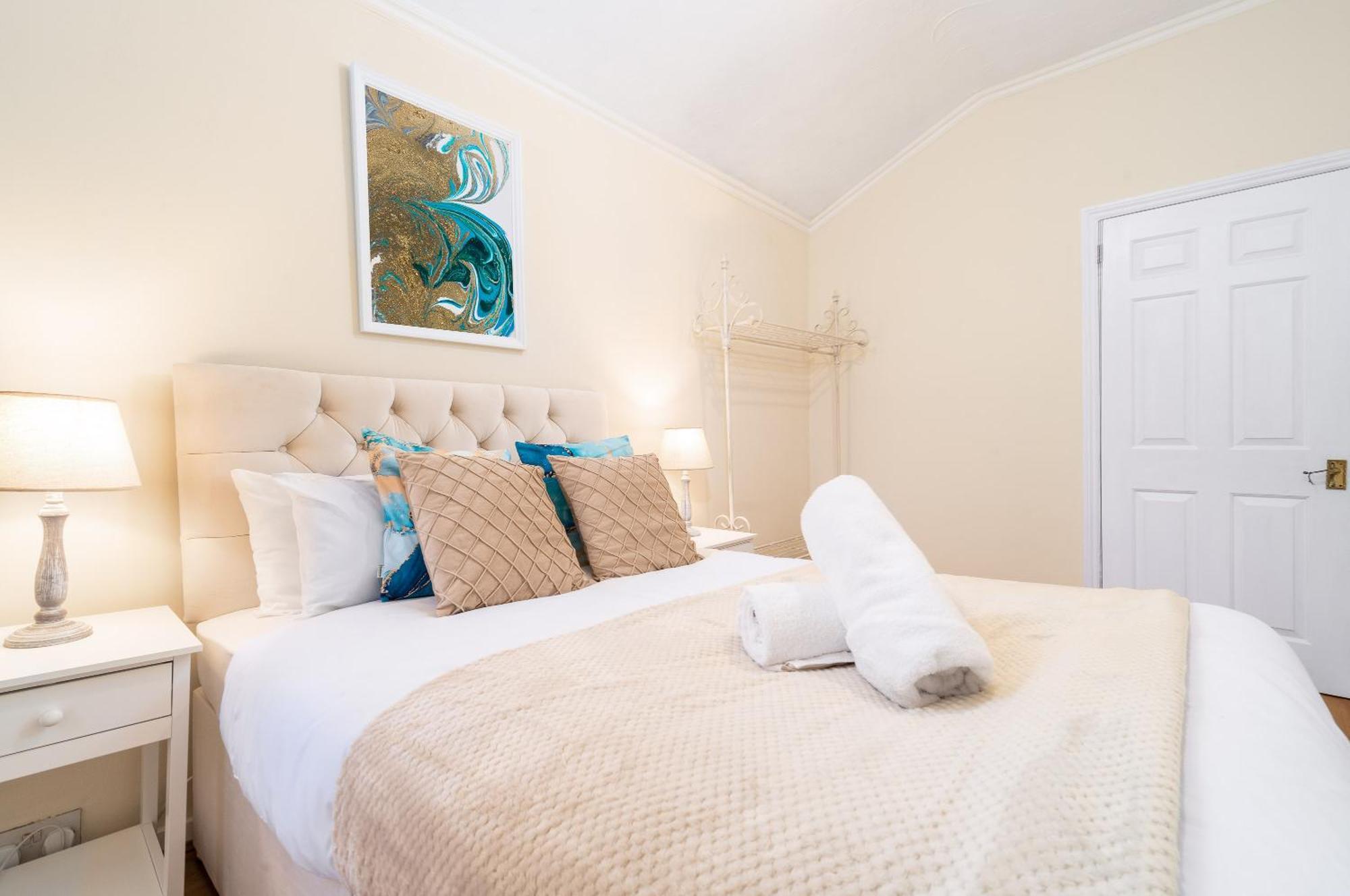 Luxury 3 Bedroom House - Harborne - Parking - Garden - Wifi & Netflix 122G Birmingham Bagian luar foto
