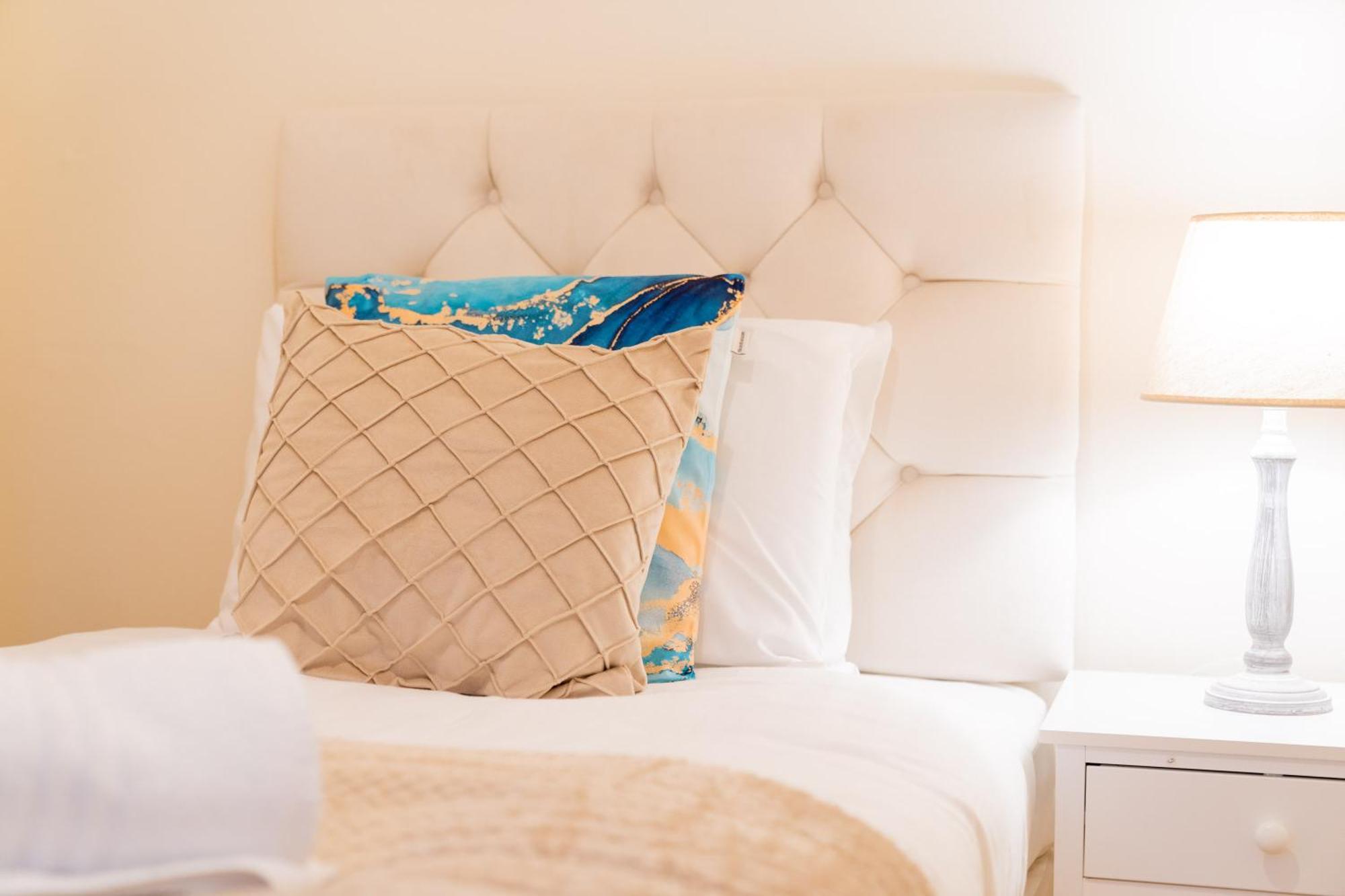 Luxury 3 Bedroom House - Harborne - Parking - Garden - Wifi & Netflix 122G Birmingham Bagian luar foto